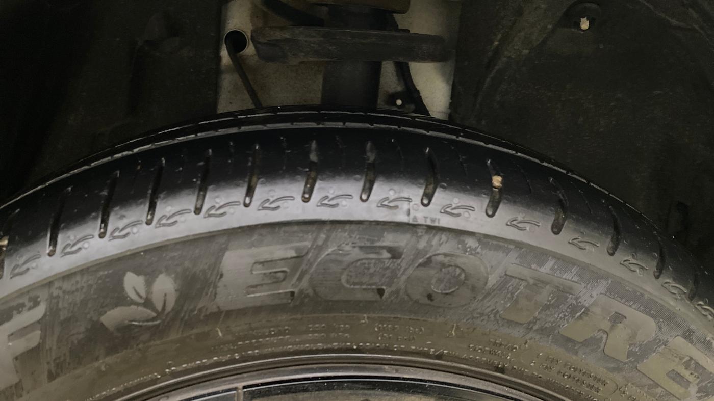 2025 Tata ALTROZ Creative Petrol 5AMT, Petrol, Automatic, 9,054 km, Right Front Tyre Tread