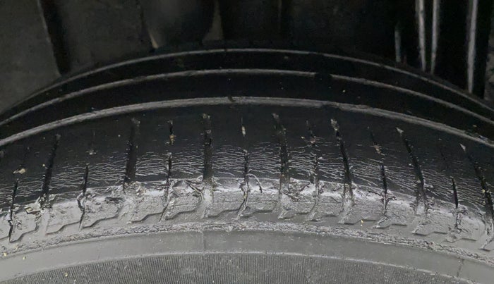 2019 Renault TRIBER RXZ, Petrol, Manual, 53,617 km, Right Rear Tyre Tread