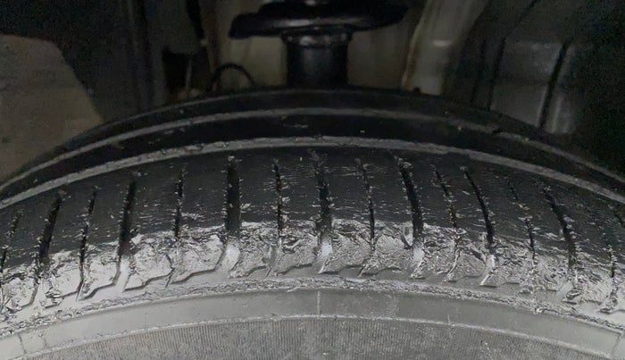 2019 Renault TRIBER RXZ, Petrol, Manual, 53,617 km, Right Front Tyre Tread