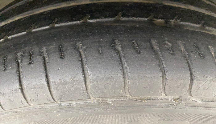 2019 Hyundai Elite i20 MAGNA PLUS 1.2, Petrol, Manual, 13,621 km, Right Front Tyre Tread