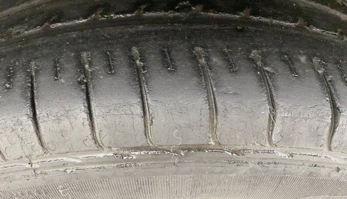 2019 Hyundai Elite i20 MAGNA PLUS 1.2, Petrol, Manual, 13,621 km, Left Front Tyre Tread