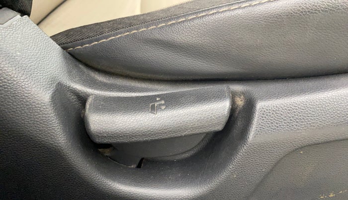 2019 Hyundai Elite i20 MAGNA PLUS 1.2, Petrol, Manual, 13,621 km, Driver Side Adjustment Panel