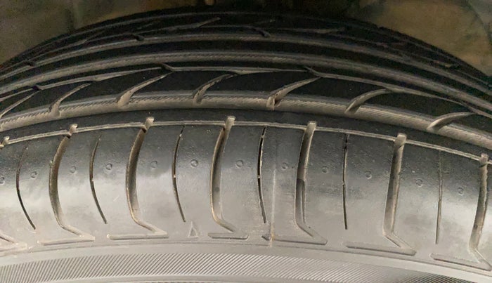 2017 Maruti Dzire VXI, Petrol, Manual, 63,612 km, Right Front Tyre Tread