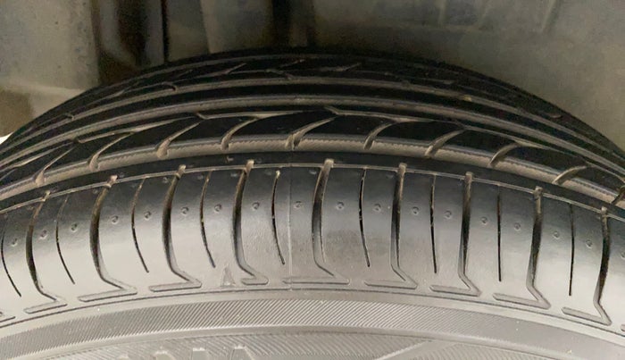 2017 Maruti Dzire VXI, Petrol, Manual, 63,612 km, Right Rear Tyre Tread