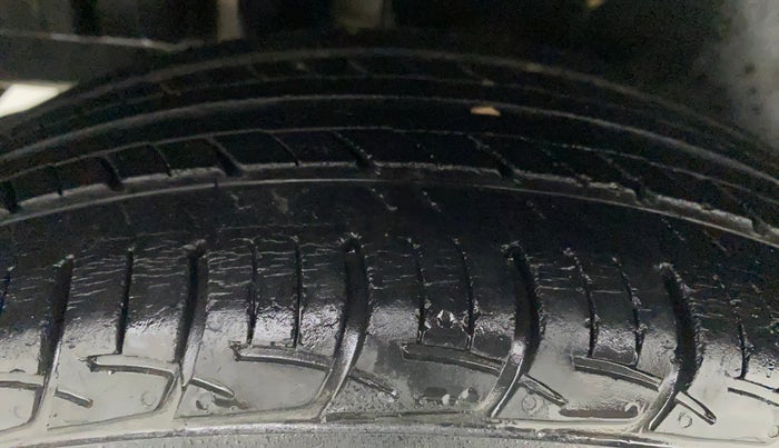 2017 Maruti Swift ZXI, Petrol, Manual, 63,367 km, Right Rear Tyre Tread
