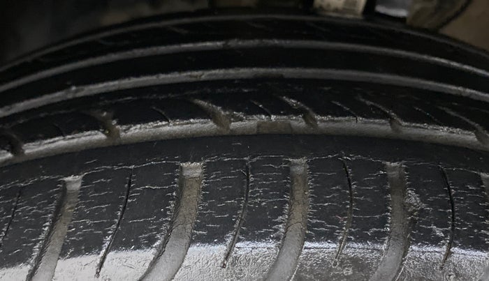 2014 Volkswagen Polo HIGHLINE1.2L PETROL, Petrol, Manual, 52,631 km, Left Front Tyre Tread