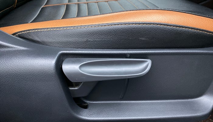 2016 Volkswagen Polo COMFORTLINE 1.2L PETROL, Petrol, Manual, 69,290 km, Driver Side Adjustment Panel