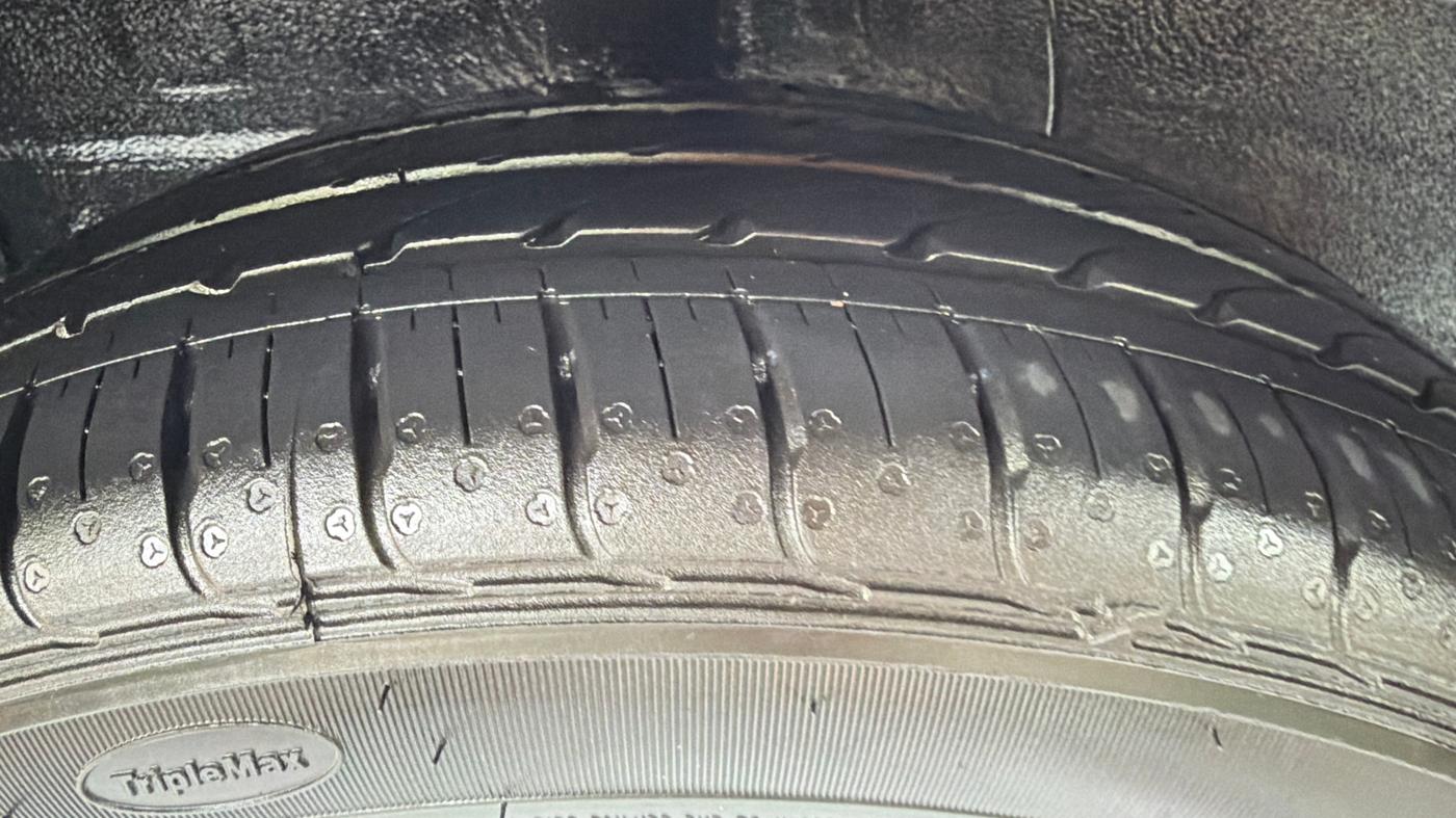2025 Hyundai GRAND I10 NIOS ASTA AMT 1.2 KAPPA VTVT, Petrol, Automatic, 10,915 km, Right Rear Tyre Tread
