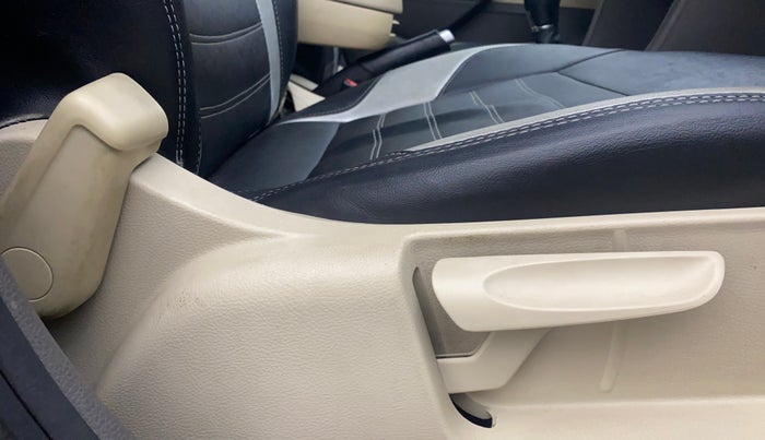 2013 Volkswagen Vento HIGHLINE 1.6 MPI, Petrol, Manual, 51,547 km, Driver Side Adjustment Panel