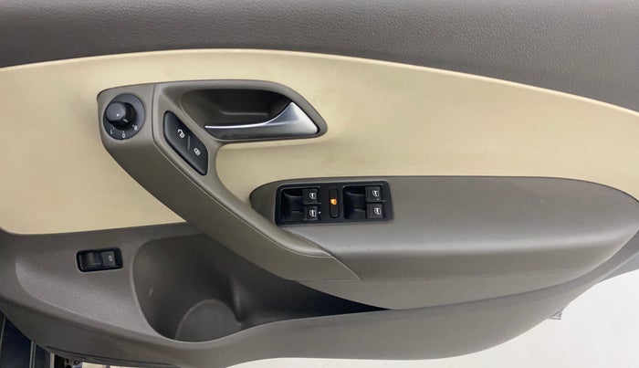 2013 Volkswagen Vento HIGHLINE 1.6 MPI, Petrol, Manual, 51,547 km, Driver Side Door Panels Control