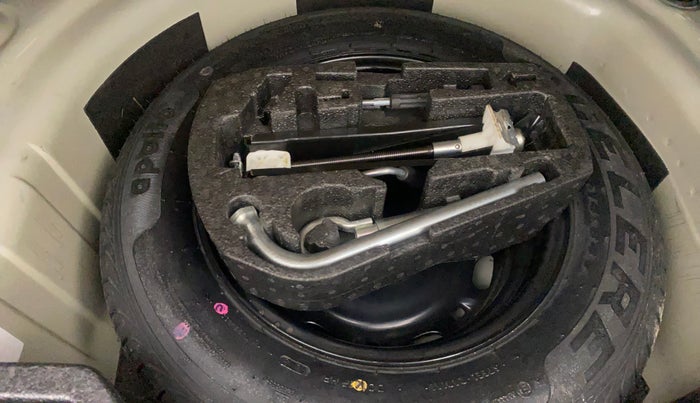 2013 Volkswagen Vento HIGHLINE 1.6 MPI, Petrol, Manual, 51,547 km, Spare Tyre