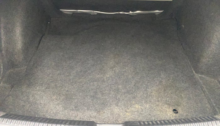 2013 Volkswagen Vento HIGHLINE 1.6 MPI, Petrol, Manual, 51,547 km, Boot Inside