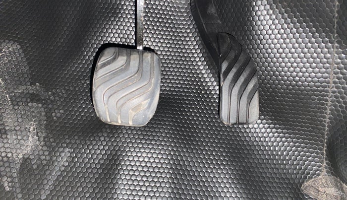 2017 Renault Kwid RXT 1.0 AMT (O), Petrol, Automatic, 31,419 km, Pedals