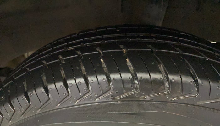 2017 Renault Kwid RXT 1.0 AMT (O), Petrol, Automatic, 31,419 km, Left Rear Tyre Tread