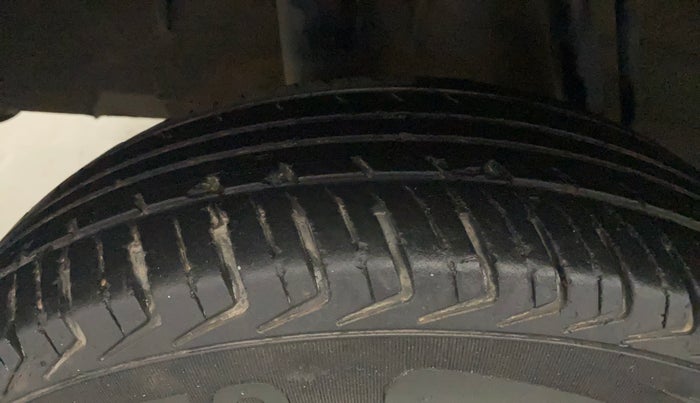 2017 Renault Kwid RXT 1.0 AMT (O), Petrol, Automatic, 31,419 km, Right Rear Tyre Tread