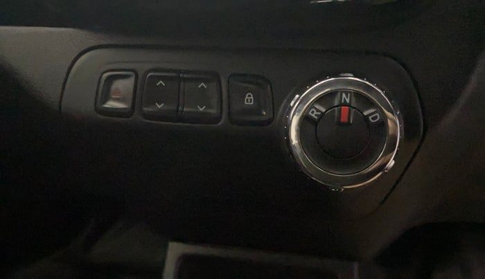 2017 Renault Kwid RXT 1.0 AMT (O), Petrol, Automatic, 31,419 km, Gear Lever