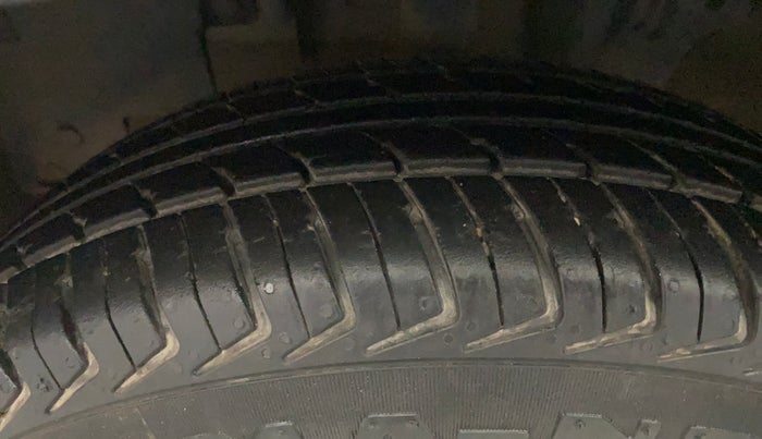 2017 Renault Kwid RXT 1.0 AMT (O), Petrol, Automatic, 31,419 km, Left Front Tyre Tread