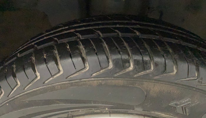 2017 Renault Kwid RXT 1.0 AMT (O), Petrol, Automatic, 31,419 km, Right Front Tyre Tread