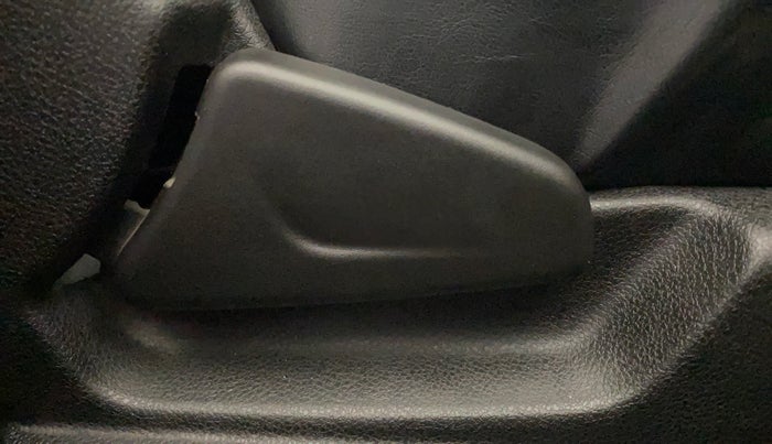 2017 Renault Kwid RXT 1.0 AMT (O), Petrol, Automatic, 31,419 km, Driver Side Adjustment Panel