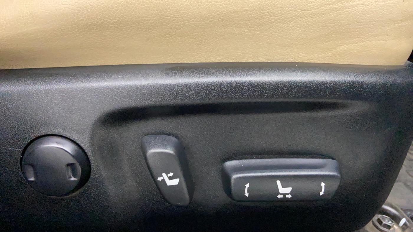 2018 Toyota Corolla Altis VL AT, Petrol, Automatic, 35,153 km, Driver Side Adjustment Panel