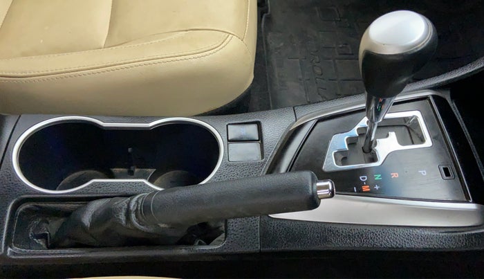 2018 Toyota Corolla Altis VL AT, Petrol, Automatic, 35,153 km, Gear Lever