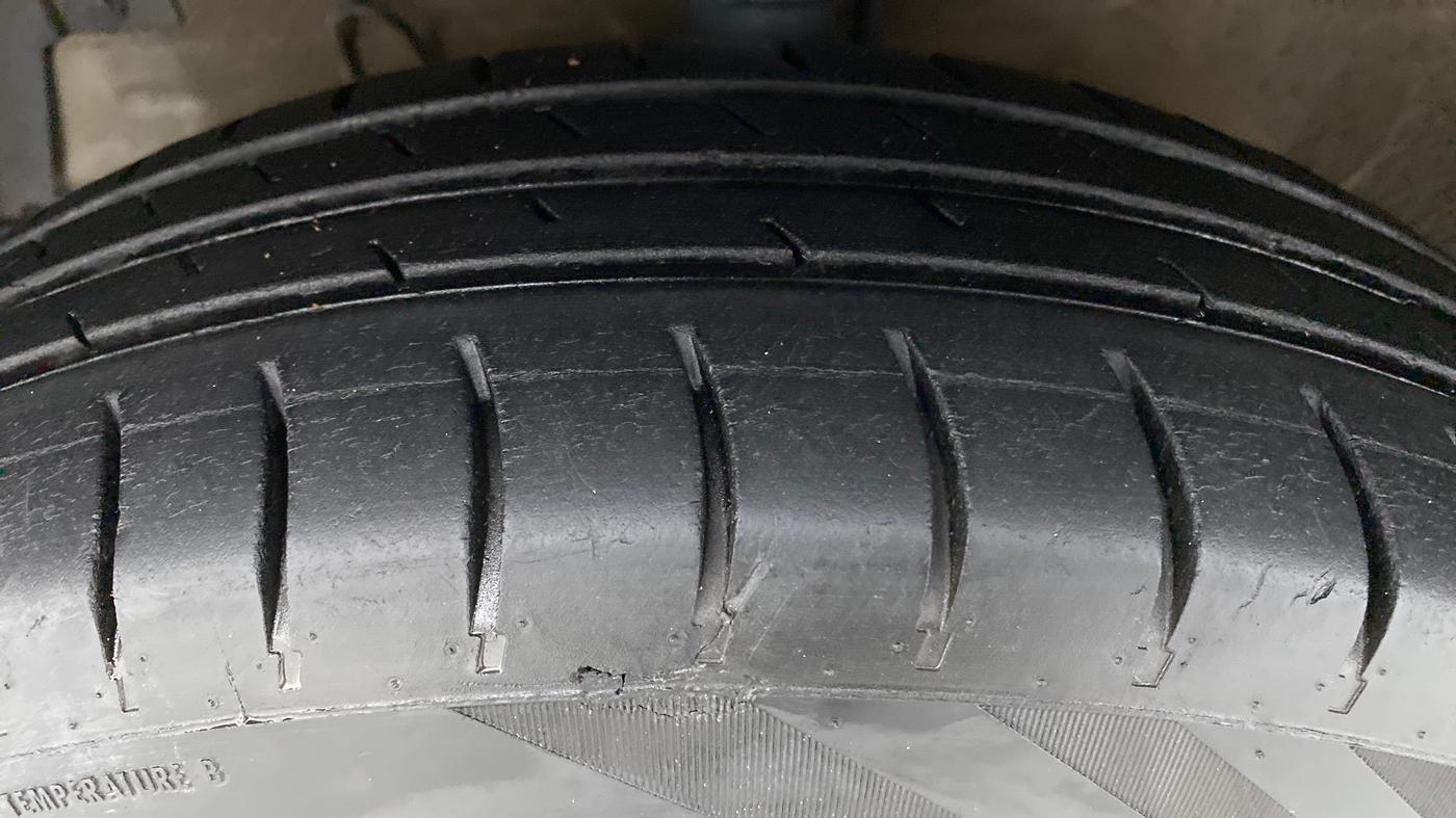 2013 Maruti Swift VXI D, Petrol, Manual, 56,313 km, Left Front Tyre Tread