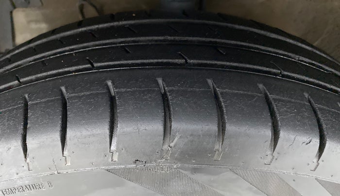 2013 Maruti Swift VXI D, Petrol, Manual, 56,313 km, Left Front Tyre Tread