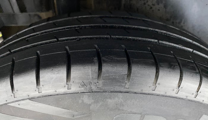 2013 Maruti Swift VXI D, Petrol, Manual, 56,313 km, Right Rear Tyre Tread