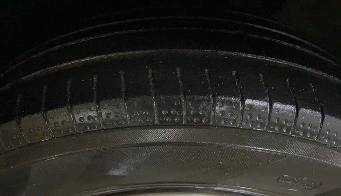 2016 Hyundai Elite i20 SPORTZ 1.2, Petrol, Manual, 61,356 km, Right Front Tyre Tread