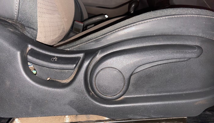 2016 Hyundai Elite i20 SPORTZ 1.2, Petrol, Manual, 61,356 km, Driver Side Adjustment Panel