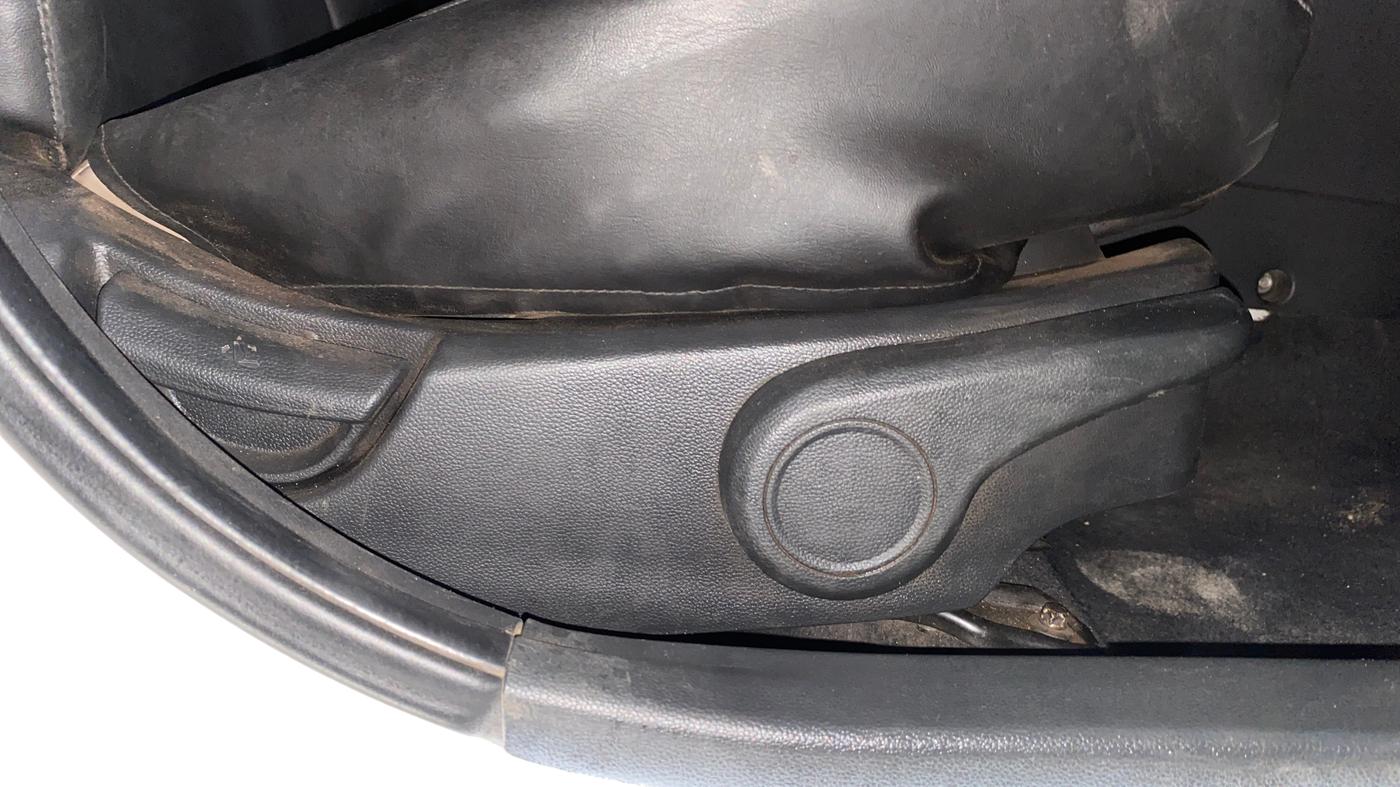 2018 Hyundai Xcent SX 1.2 (O), Petrol, Manual, 69,213 km, Driver Side Adjustment Panel