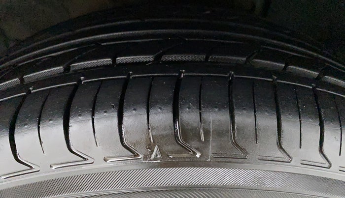 2017 Hyundai New Elantra 1.6 SX AT O, Diesel, Automatic, 66,526 km, Right Front Tyre Tread
