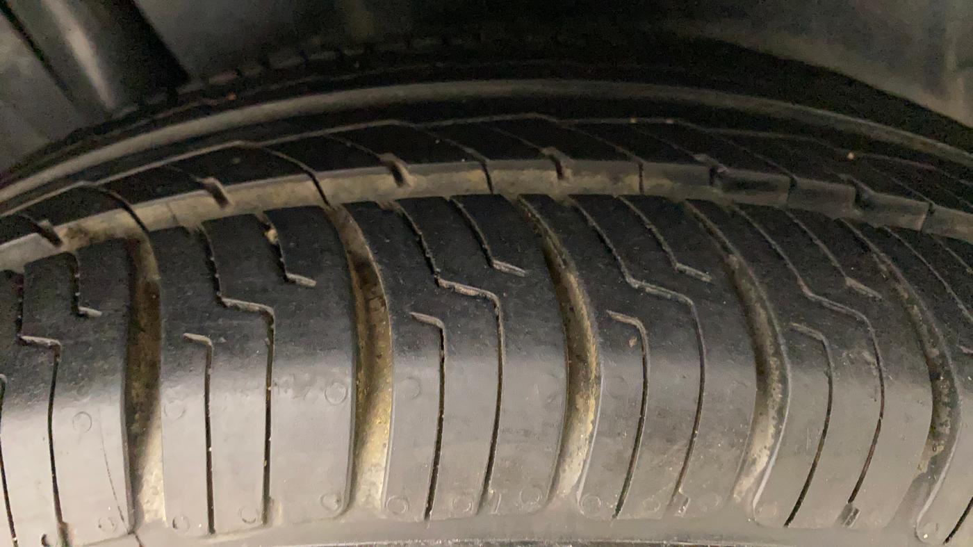 2014 Maruti Ertiga VXI, Petrol, Manual, 53,766 km, Right Rear Tyre Tread