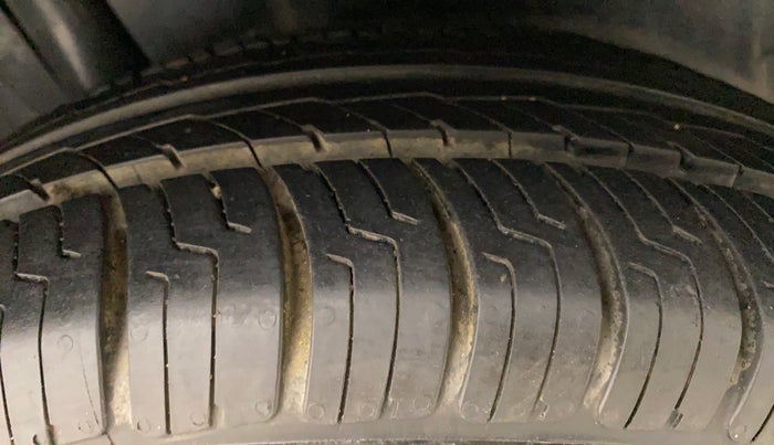 2014 Maruti Ertiga VXI, Petrol, Manual, 53,766 km, Right Rear Tyre Tread