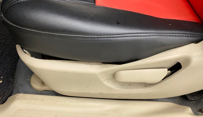 2014 Maruti Ertiga VXI, Petrol, Manual, 53,766 km, Second-row left seat - Seat side trim has minor damage