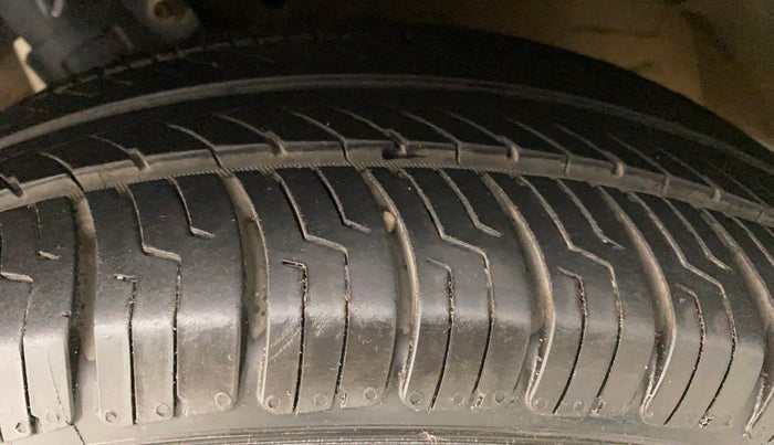 2014 Maruti Ertiga VXI, Petrol, Manual, 53,766 km, Left Front Tyre Tread