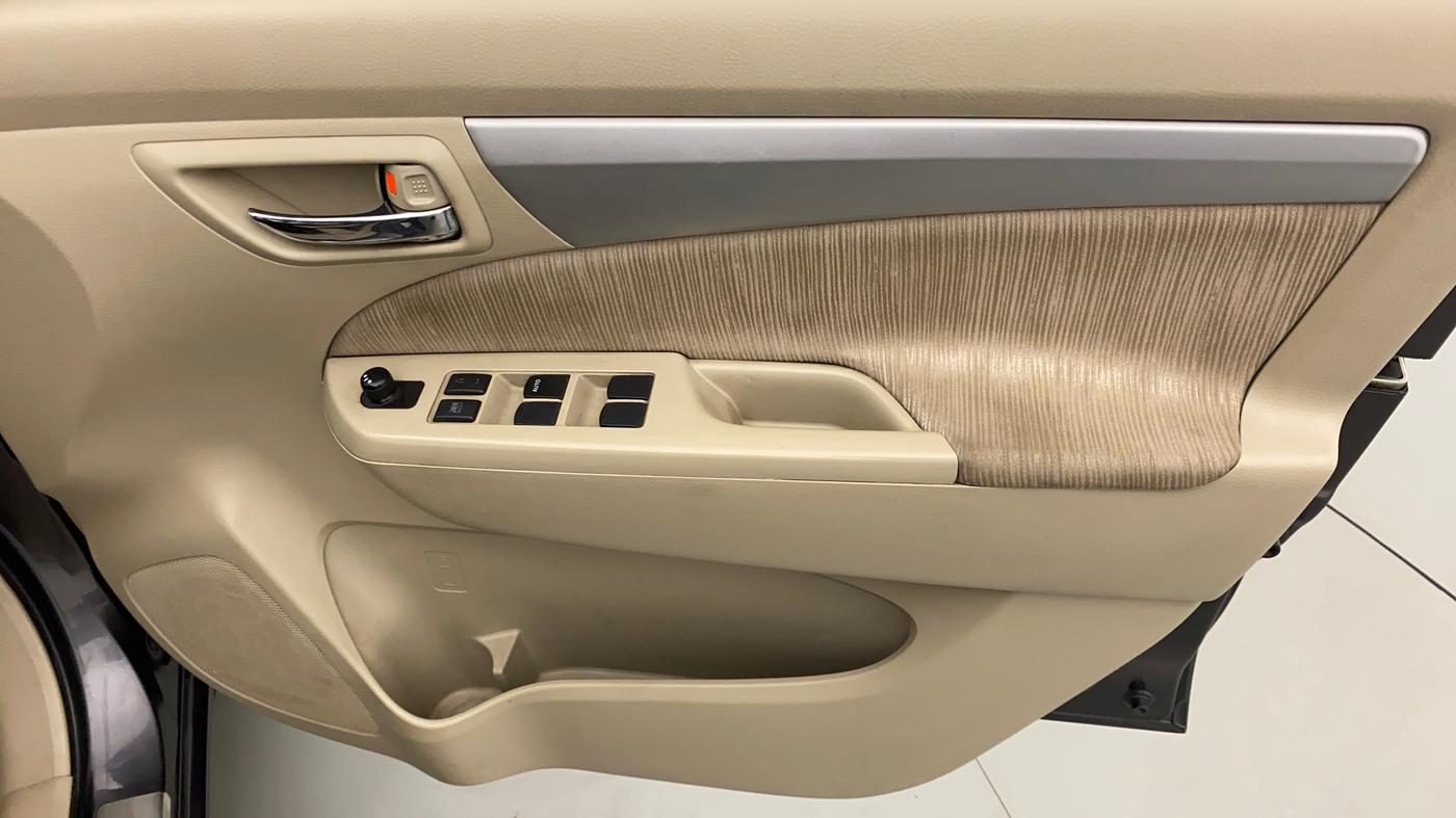 2014 Maruti Ertiga VXI, Petrol, Manual, 53,766 km, Driver Side Door Panels Control