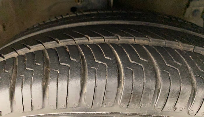 2014 Maruti Ertiga VXI, Petrol, Manual, 53,766 km, Right Front Tyre Tread