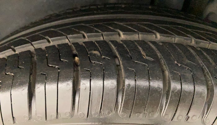 2014 Maruti Ertiga VXI, Petrol, Manual, 53,766 km, Left Rear Tyre Tread