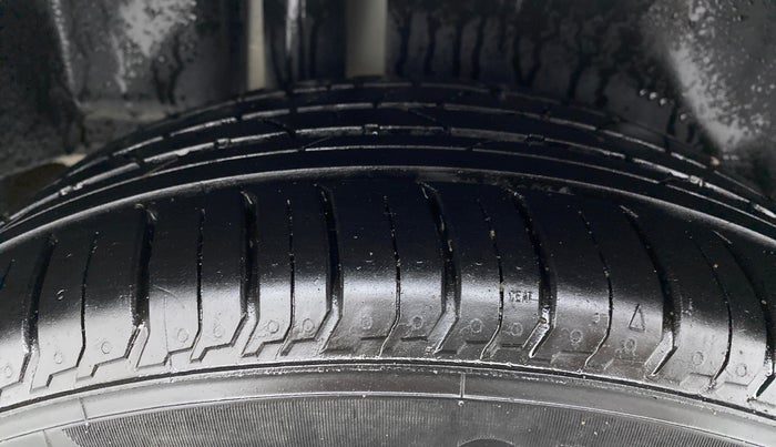 2018 Maruti Ciaz ALPHA 1.5 SHVS PETROL, Petrol, Manual, 45,165 km, Right Rear Tyre Tread
