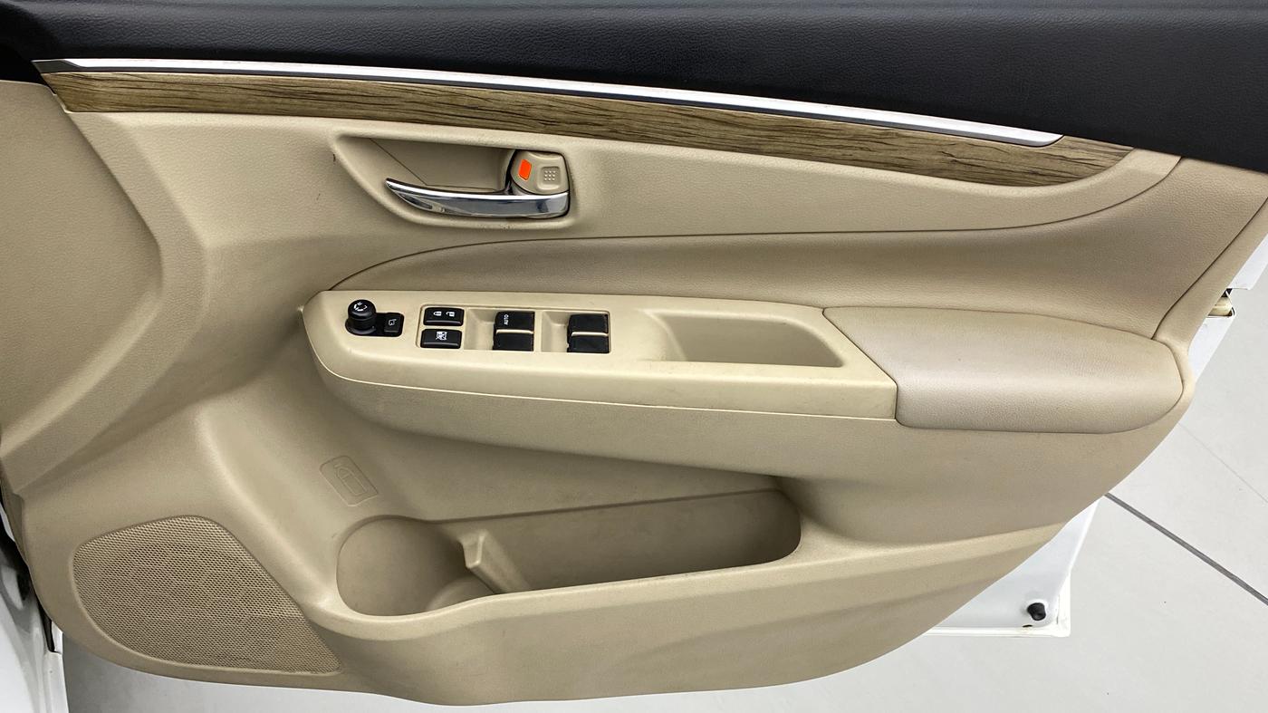 2018 Maruti Ciaz ALPHA 1.5 SHVS PETROL, Petrol, Manual, 45,165 km, Driver Side Door Panels Control