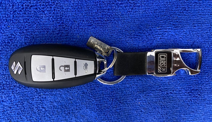 2018 Maruti Ciaz ALPHA 1.5 SHVS PETROL, Petrol, Manual, 45,165 km, Key Close Up