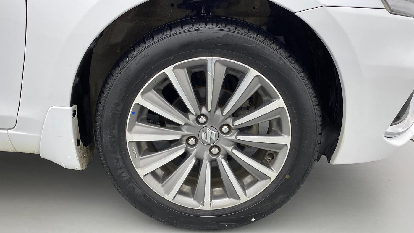 2018 Maruti Ciaz ALPHA 1.5 SHVS PETROL, Petrol, Manual, 45,165 km, Right Front Wheel