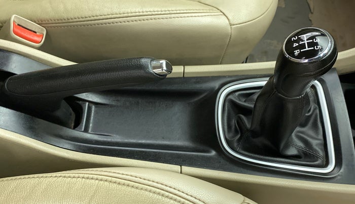 2018 Maruti Ciaz ALPHA 1.5 SHVS PETROL, Petrol, Manual, 45,165 km, Gear Lever