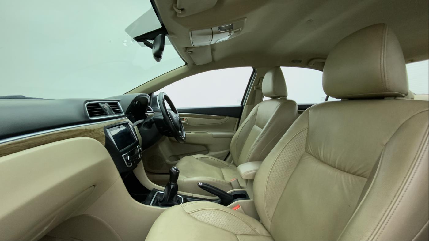 2018 Maruti Ciaz ALPHA 1.5 SHVS PETROL, Petrol, Manual, 45,165 km, Right Side Front Door Cabin