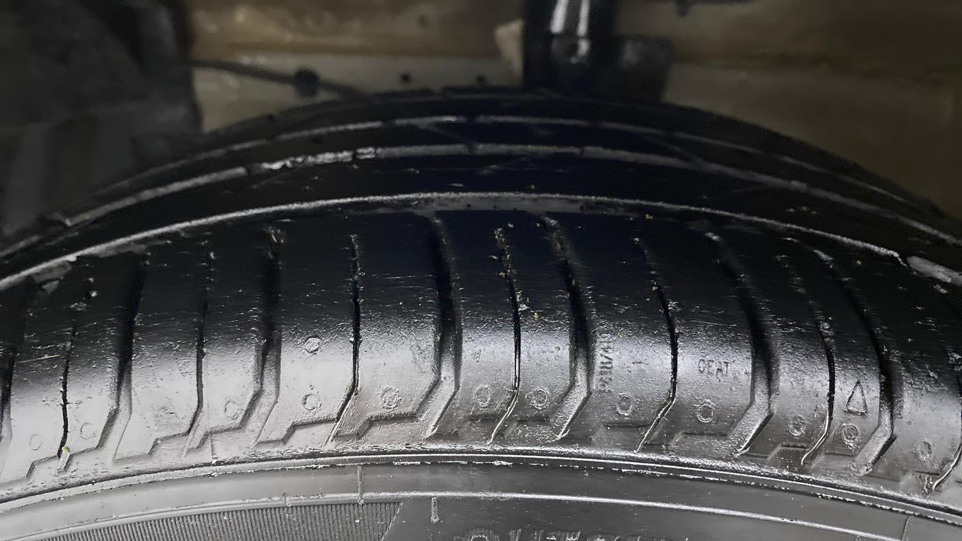 2018 Maruti Ciaz ALPHA 1.5 SHVS PETROL, Petrol, Manual, 45,165 km, Left Front Tyre Tread
