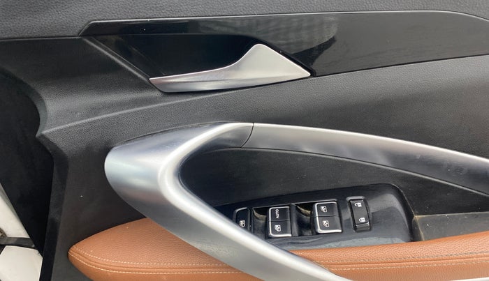 2020 MG HECTOR PLUS SHARP 1.5 PETROL TURBO DCT 6-STR, Petrol, Automatic, 66,402 km, Driver Side Door Panels Control