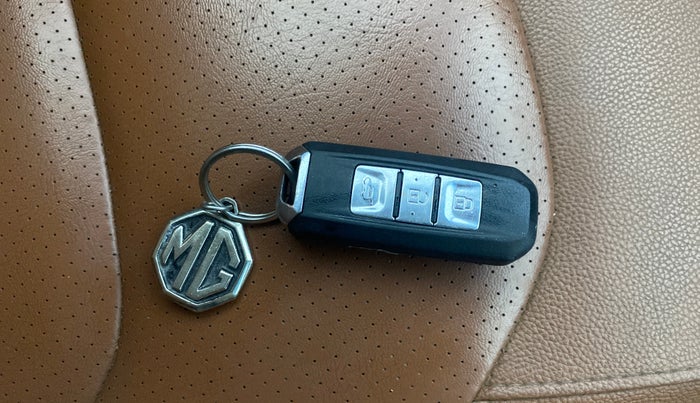 2020 MG HECTOR PLUS SHARP 1.5 PETROL TURBO DCT 6-STR, Petrol, Automatic, 66,402 km, Key Close Up