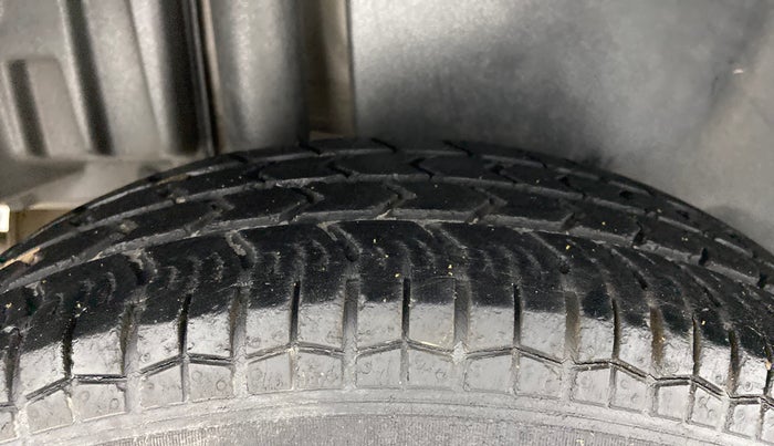 2013 Maruti Swift Dzire VXI, Petrol, Manual, 83,626 km, Right Rear Tyre Tread