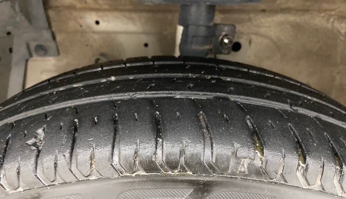 2013 Maruti Swift Dzire VXI, Petrol, Manual, 83,626 km, Left Front Tyre Tread